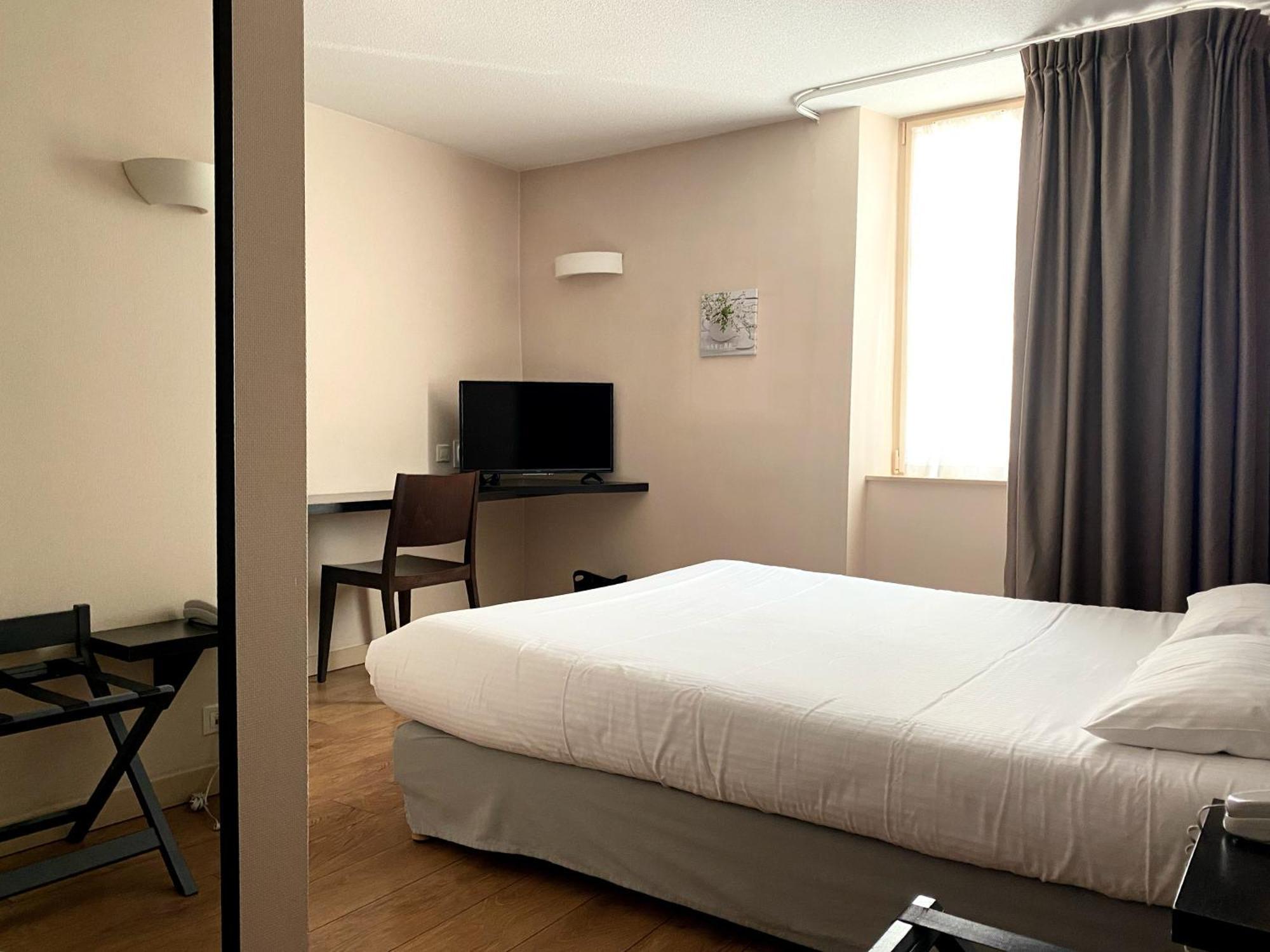 סאלן-לה-באן Logis Hotel Des Deux Forts מראה חיצוני תמונה