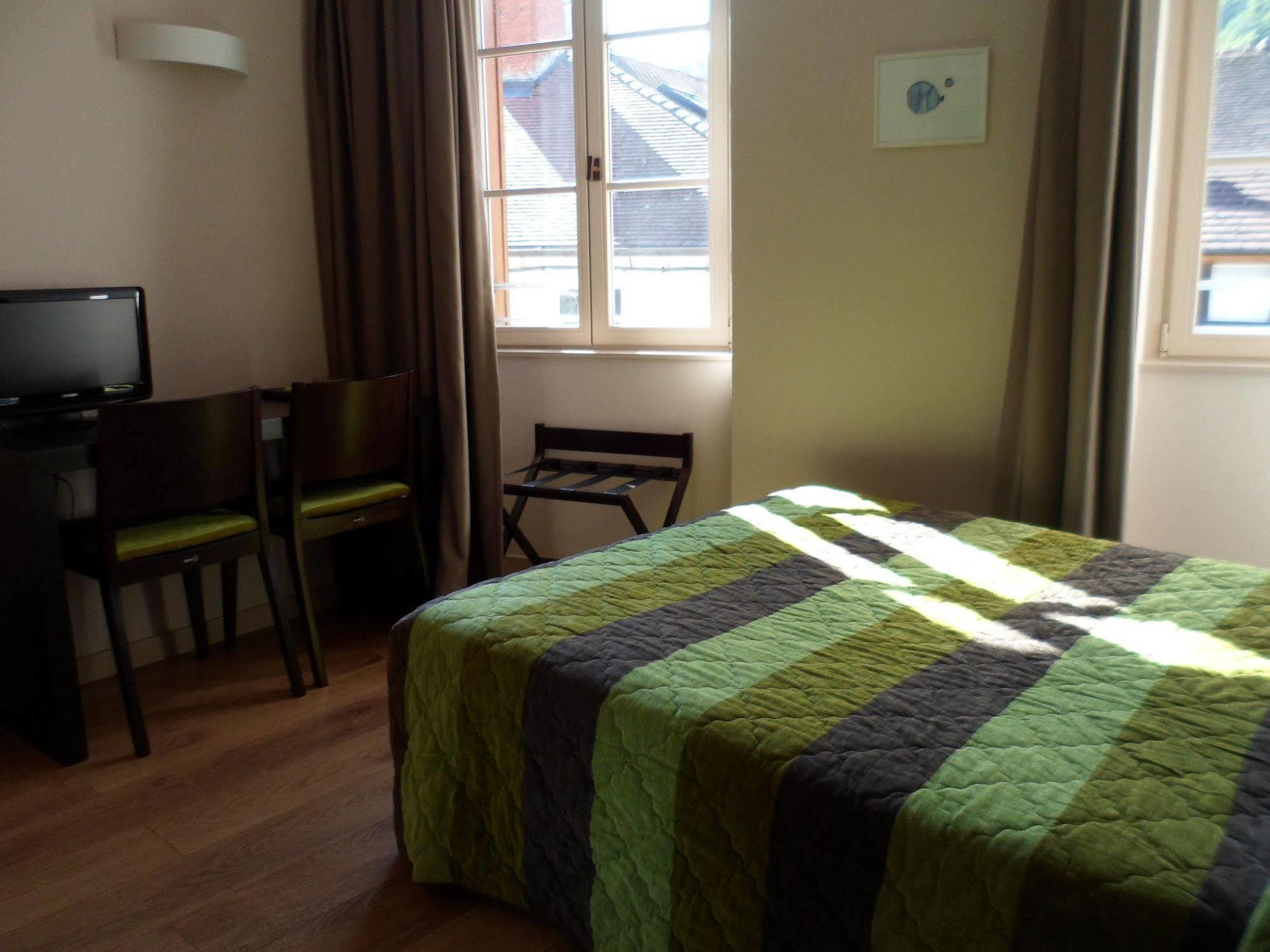סאלן-לה-באן Logis Hotel Des Deux Forts מראה חיצוני תמונה