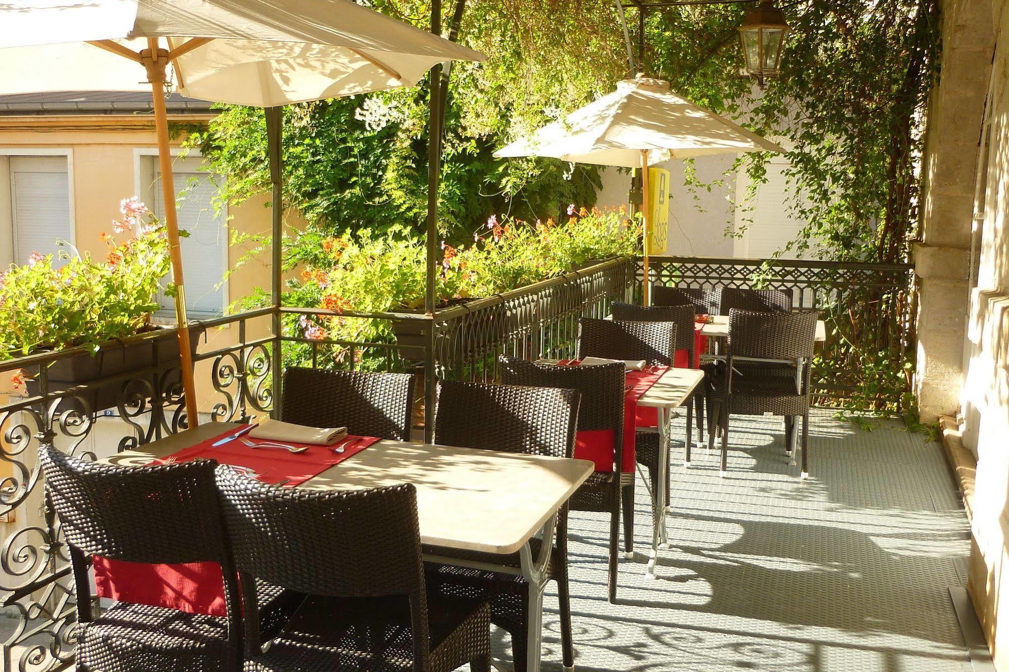 סאלן-לה-באן Logis Hotel Des Deux Forts מראה חיצוני תמונה