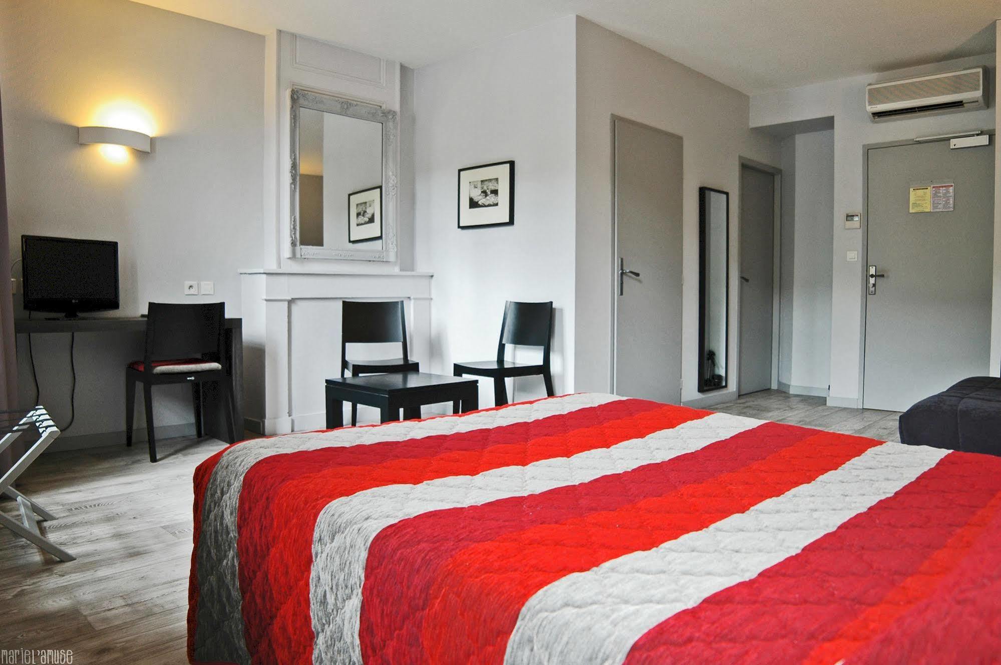 סאלן-לה-באן Logis Hotel Des Deux Forts מראה חיצוני תמונה