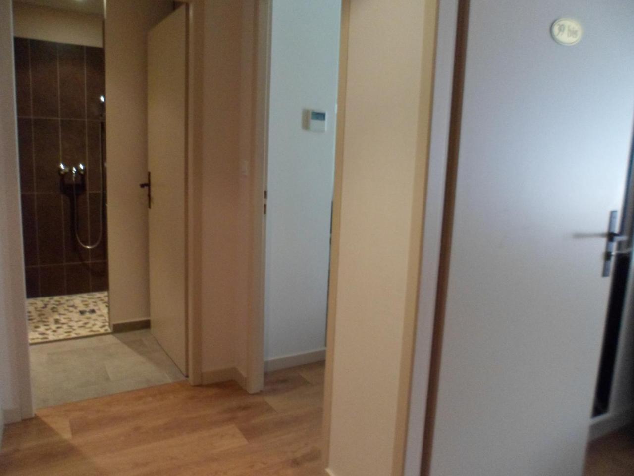 סאלן-לה-באן Logis Hotel Des Deux Forts מראה חיצוני תמונה