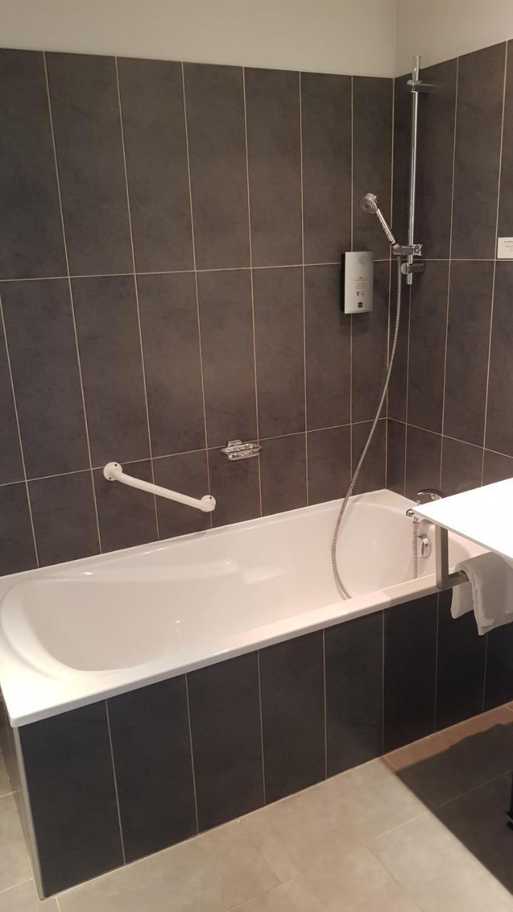 סאלן-לה-באן Logis Hotel Des Deux Forts מראה חיצוני תמונה
