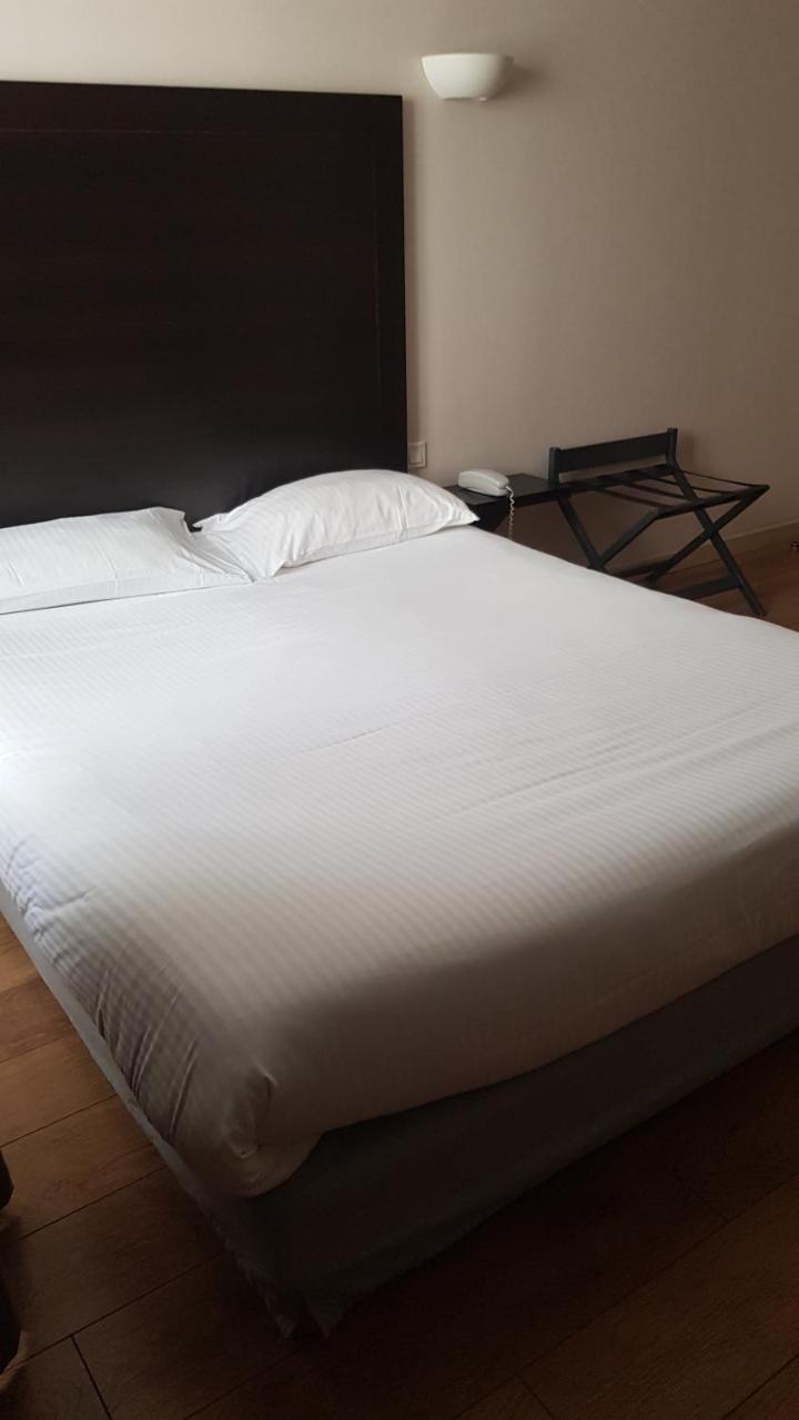 סאלן-לה-באן Logis Hotel Des Deux Forts מראה חיצוני תמונה
