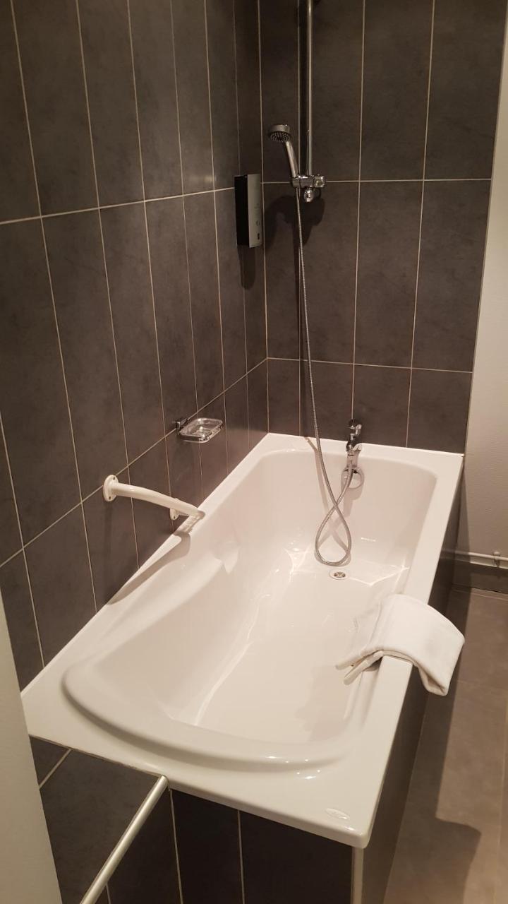 סאלן-לה-באן Logis Hotel Des Deux Forts מראה חיצוני תמונה